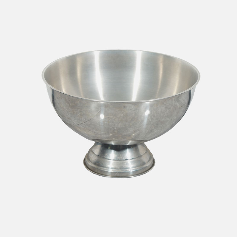 Traitement électrophorétique des pièces métalliques pulvérisées
